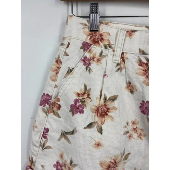 American Eagle Women's Mom Short Floral Mid Rise Denim Cuffed Shorts Size 00 NWT - Picture 2 of 13